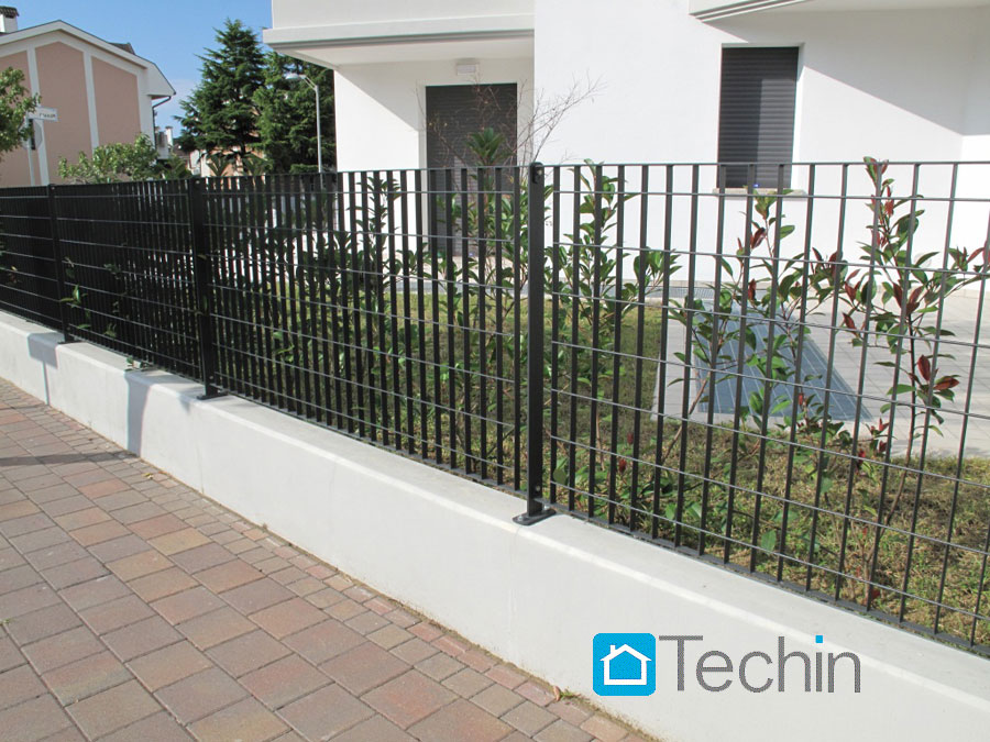 http://www.techin.it/IMG/CANCELLI_RECINZIONI/GRI/GRIGLIATO_132_02.jpg