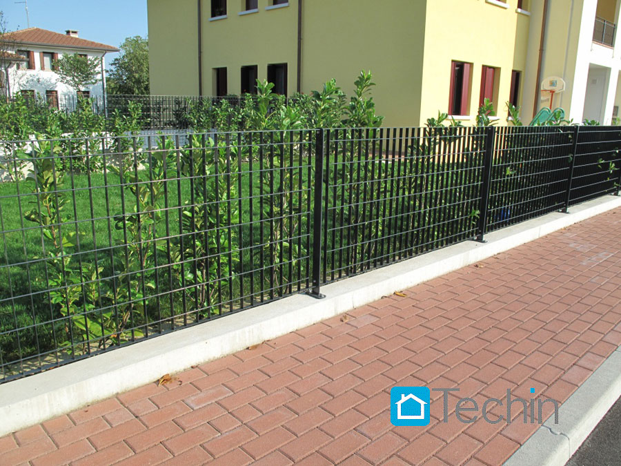 http://www.techin.it/IMG/CANCELLI_RECINZIONI/GRI/GRIGLIATO_132_03.jpg